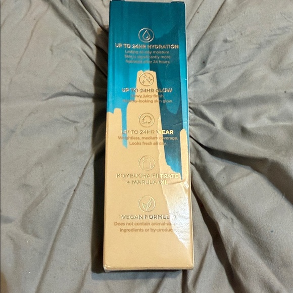 Urban Decay Hydromaniac Tinted Glow Hydrator - Blue and Gold Packaging - Picture 2 of 4